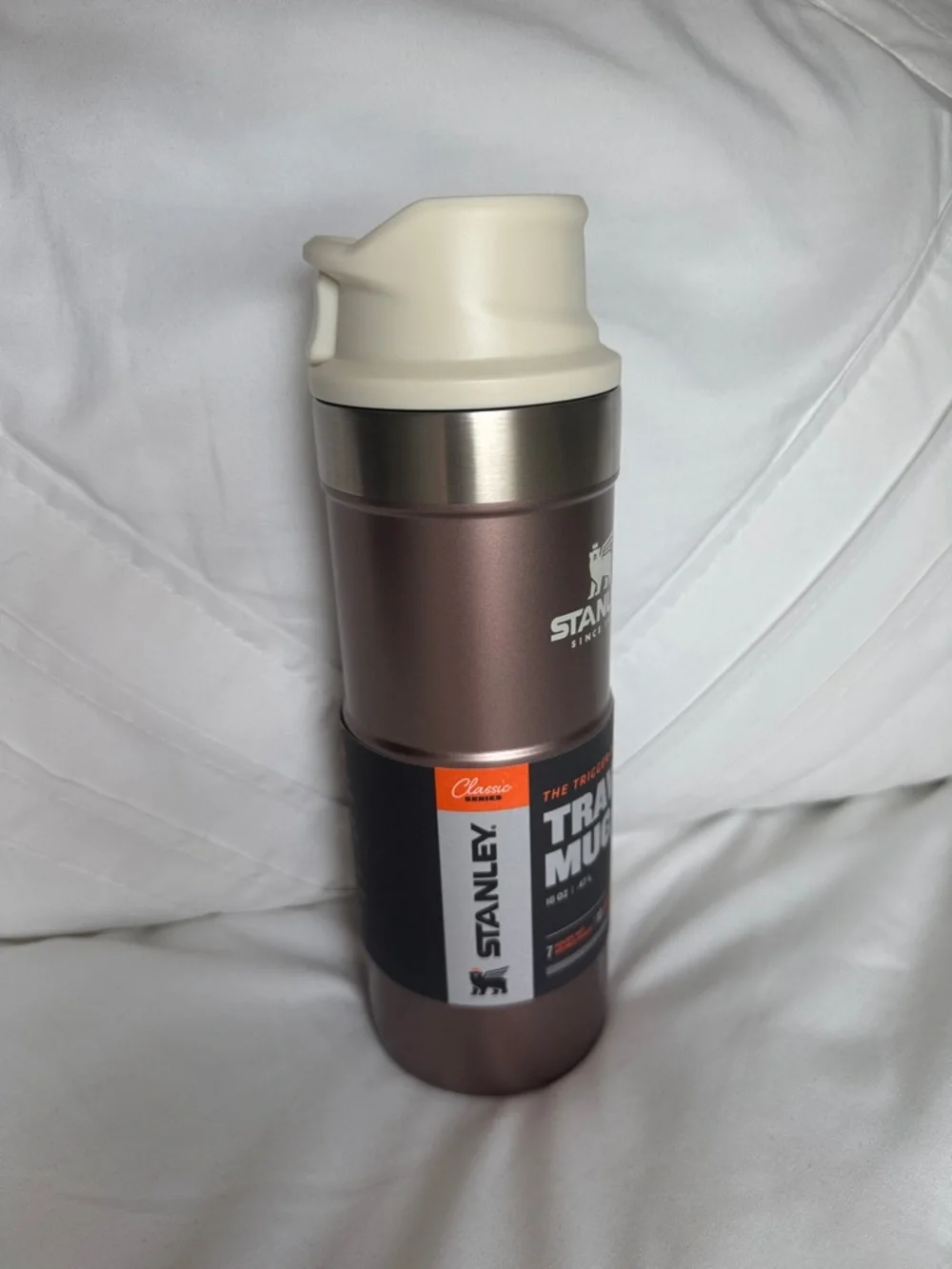 Stanley Classic Trigger-Action Travel Mug 16 oz - Picture 2 of 7
